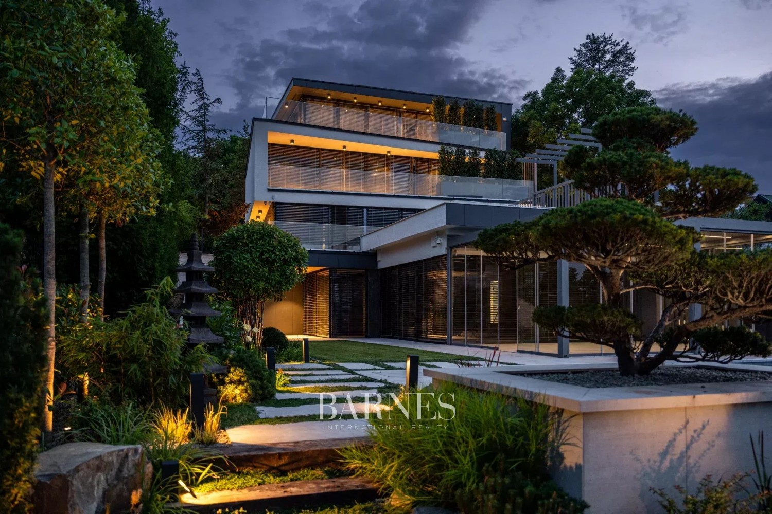 Kulcsrakész, luxus panorámás családi villa a XII. kerületben - picture 27