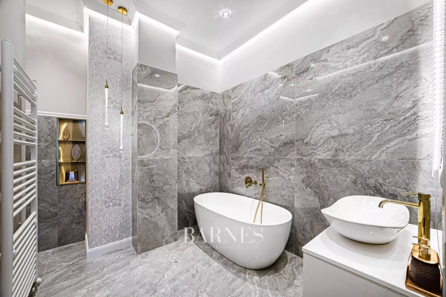 2 hálós, bútorozott designer lakás a Parlament közelében - picture 6