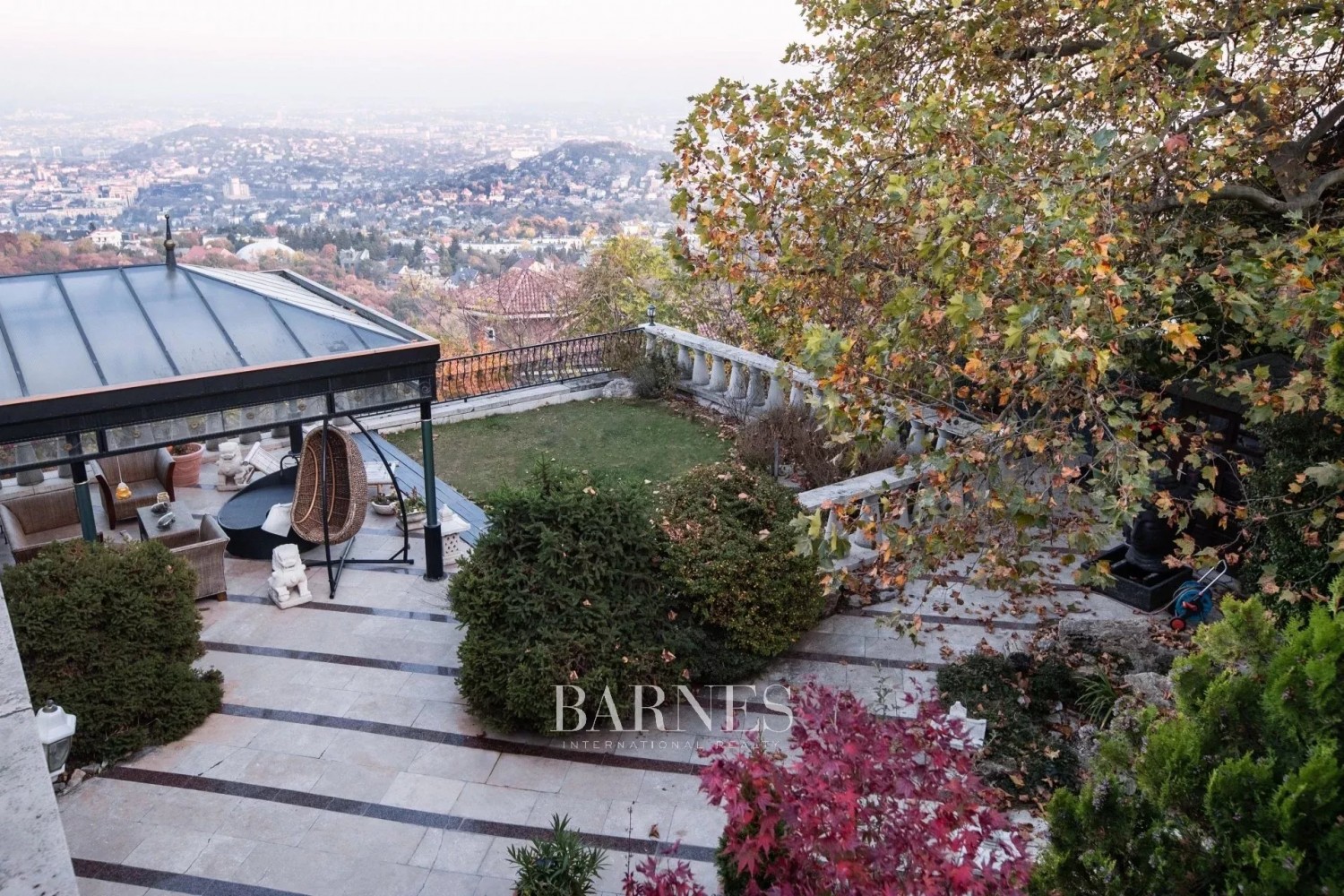 Prestigious villa on Széchenyi Hill with breathtaking panoramic view - picture 9