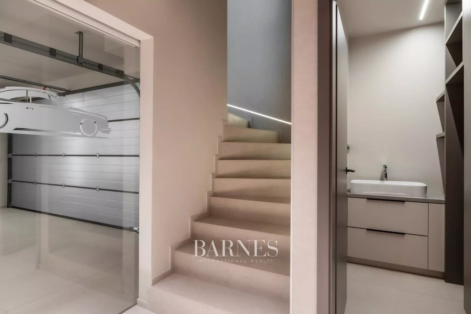 Panoramic Luxury Home at Harsánylejtő, with Garden and Pool - picture 28