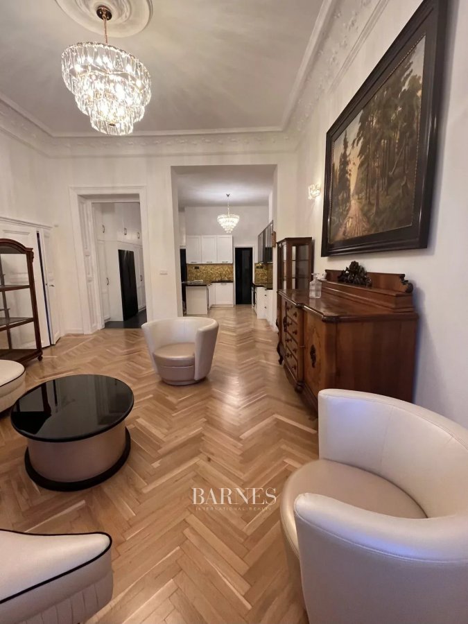 Eladó két hálós, felújított apartman a Jókai téren - picture 4