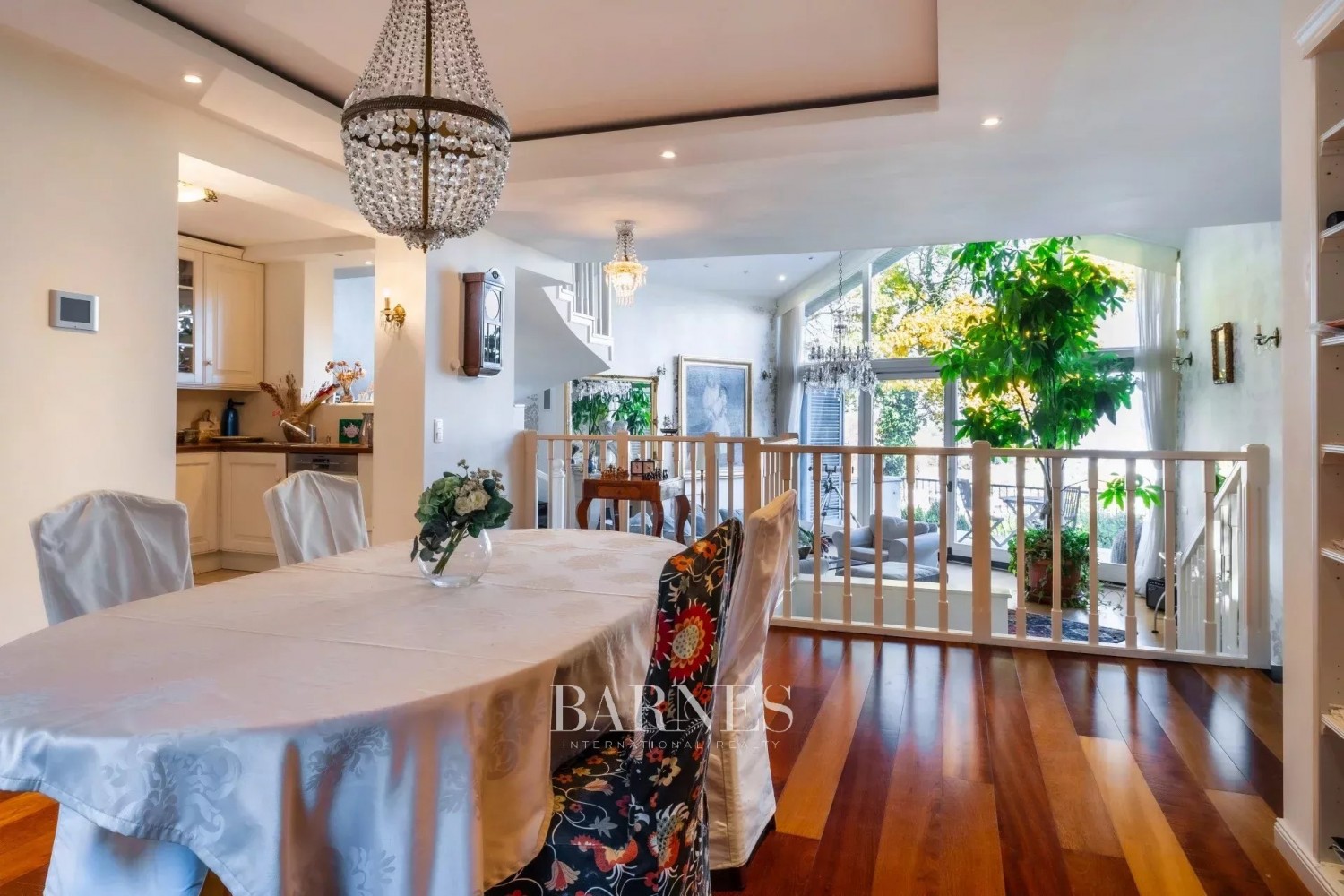 Sustainable Luxury Home with Panoramic City View, Private Garden, Indoor Pool, and Garage - picture 7