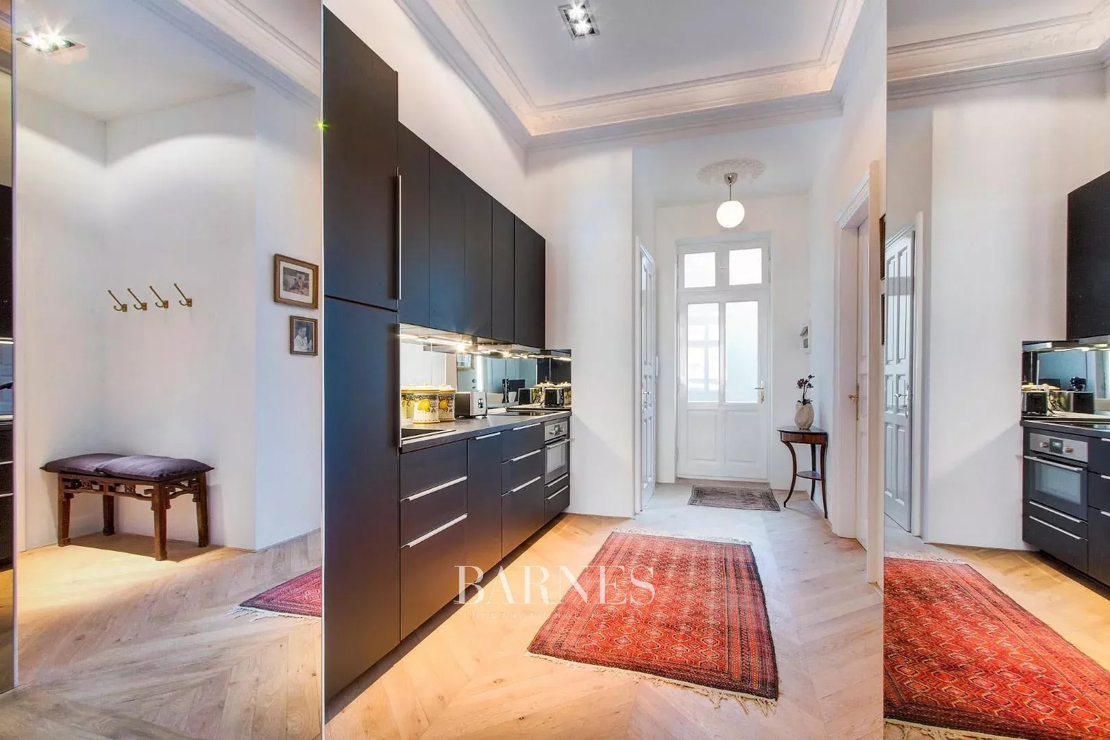 Two Bedroomed, Furnished Apartment in the 'Classical Downtown' - picture 21