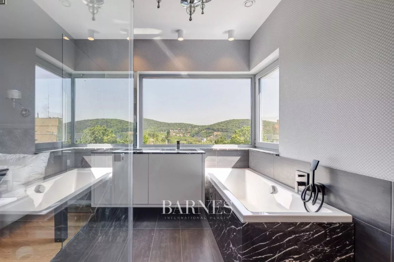 MODERN FAMILY HOUSE WITH SWIMMING POOL AND BEAUTIFUL PANORAMIC VIEW - picture 14