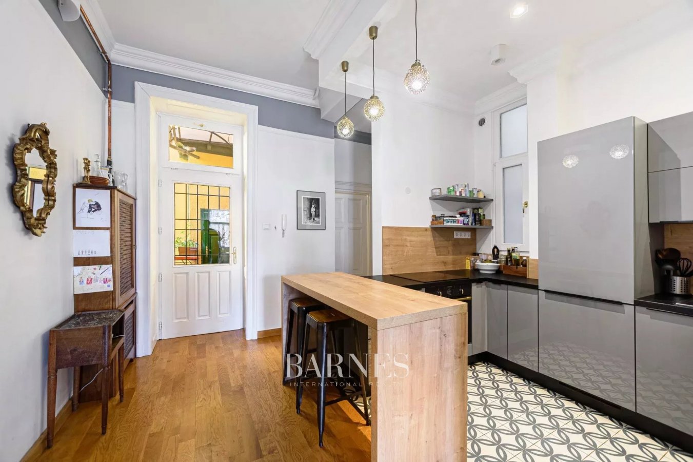 Windows overlooking Károlyi Garden: Parisian atmosphere in the downtown - picture 9