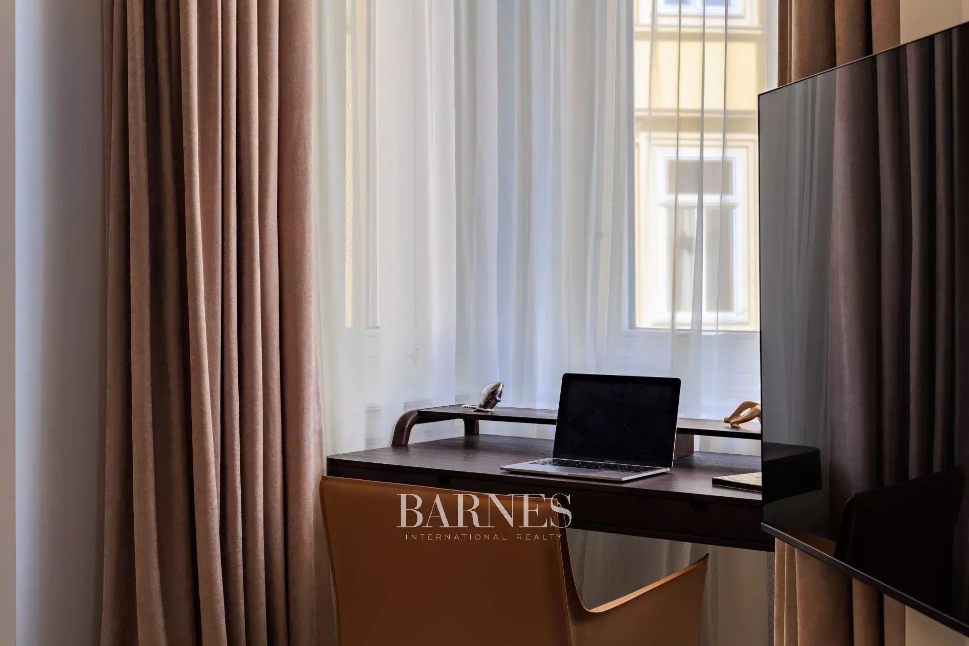 Exceptional Corner Apartment for Sale in the Heart of Budapest, District 5 - picture 15