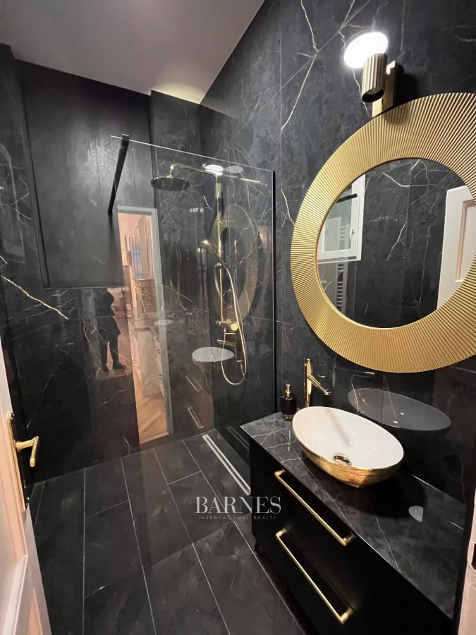 Eladó két hálós, felújított apartman a Jókai téren - picture 5