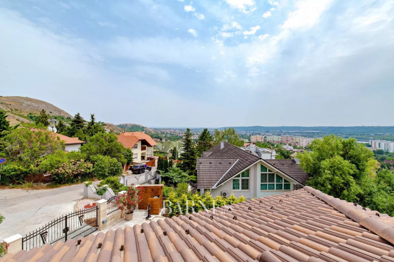 Buda - Eladó Luxusvilla Budaörsön – Kivételes Panoráma és Kényelem, telmészetvédelmi terület közvetlen szomszédságában - picture 38 title=