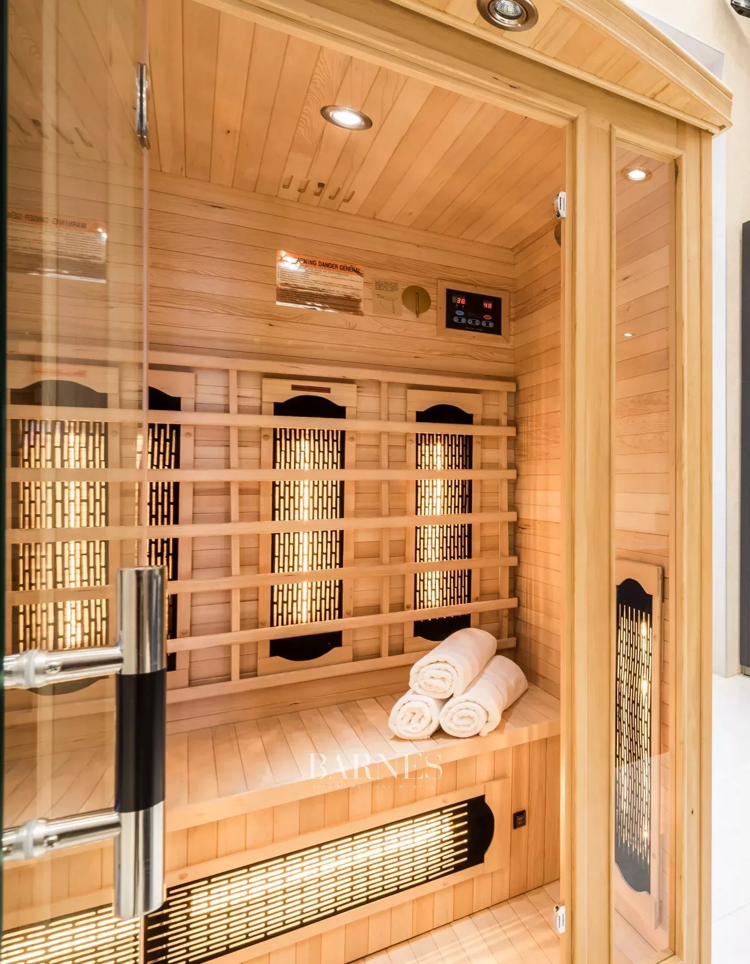 Two Airbnb apartments for sale in the 7th district, with windows facing Dohány Street - picture 16