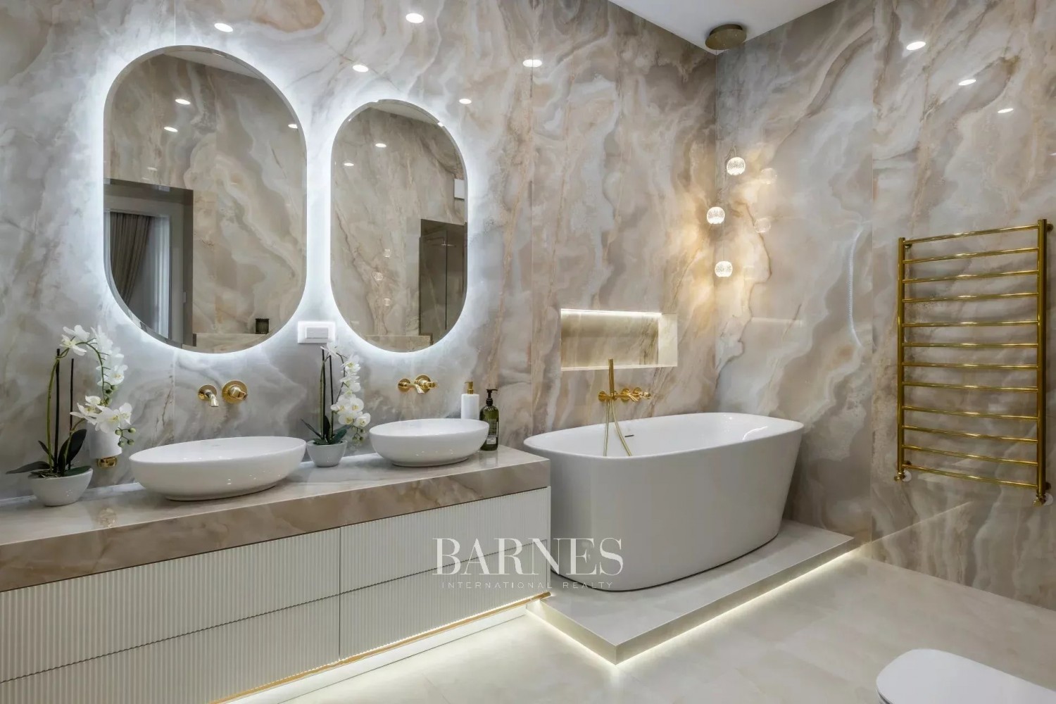 2 hálós bútorozott luxuslakás a Bazilika szomszédságában - picture 12