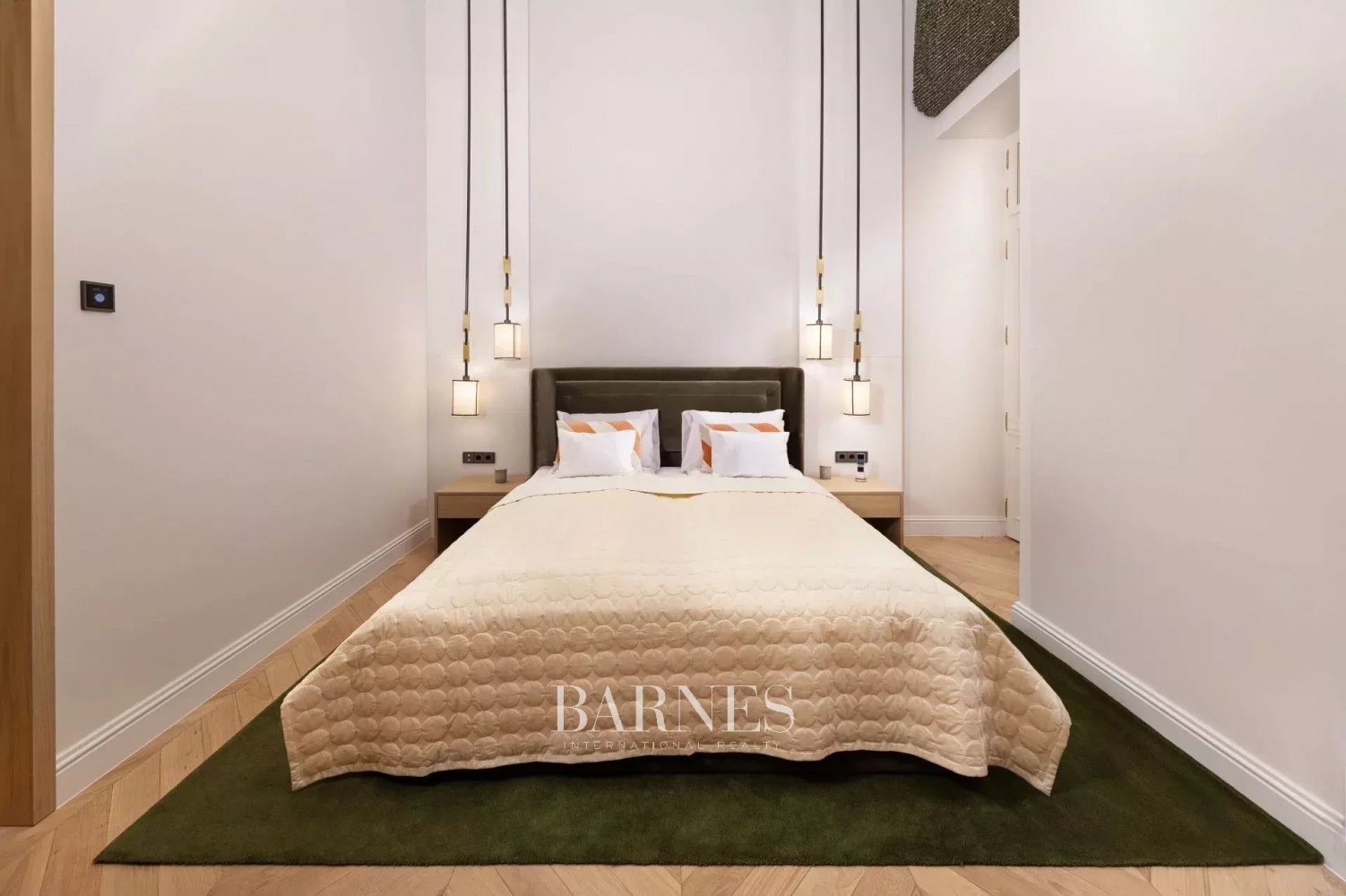 Lélegzetelállító reprezentatív lakás a város szívében - picture 8