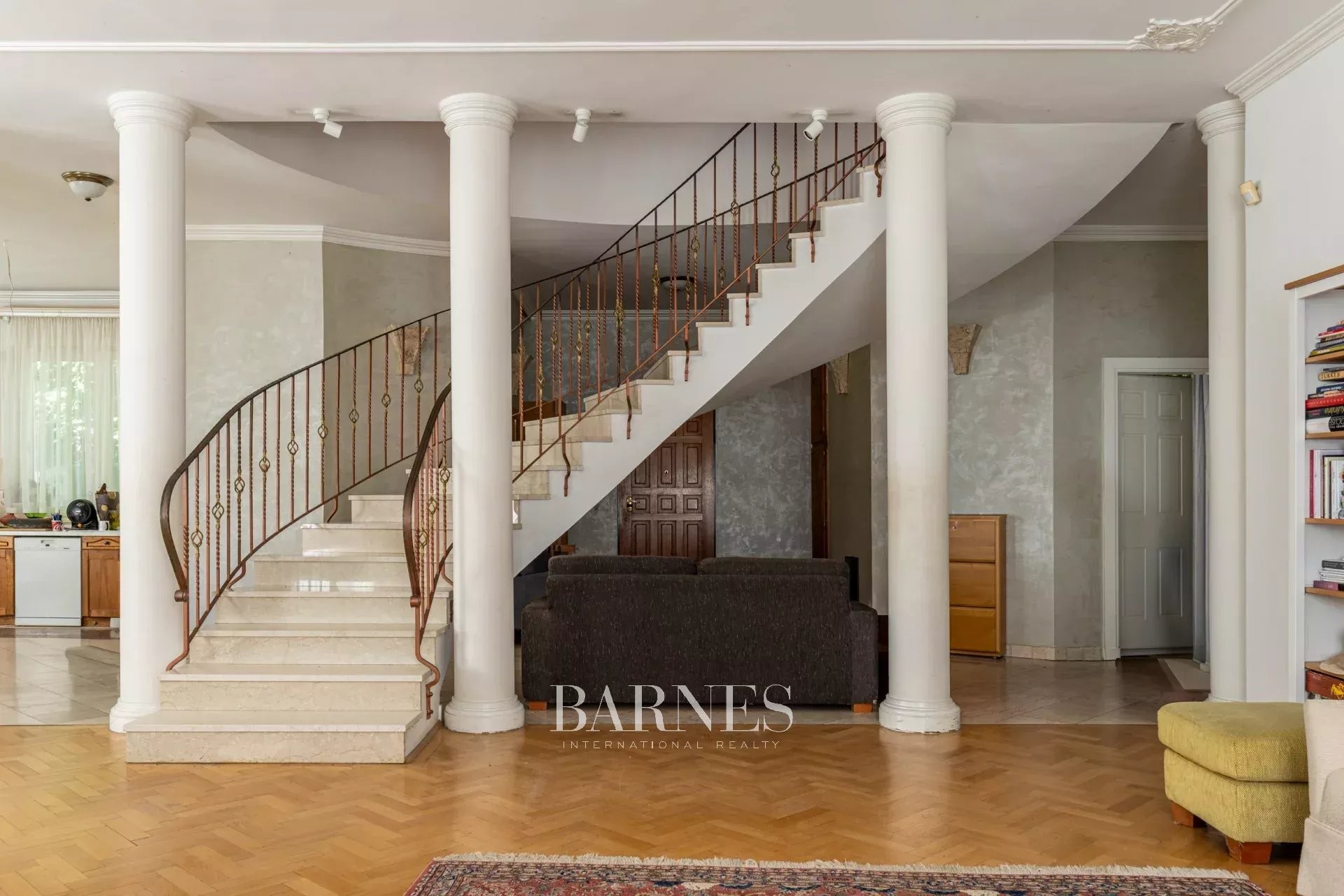 Exceptional Historic Villa for Sale on Kis-Svábhegy with Panoramic Views of Buda Castle - picture 16