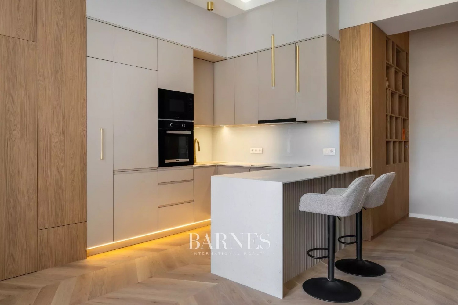 Lenyűgöző, modern lakás kilátással a Szervita térre - picture 8