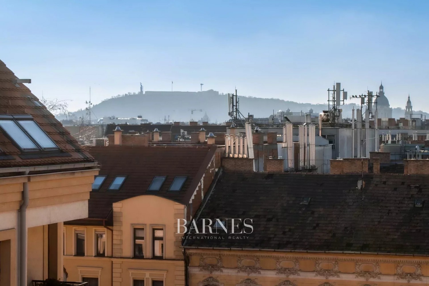 Modern apartment with terrace, panoramic view near Abdrássy út and Kodály körönd - picture 17