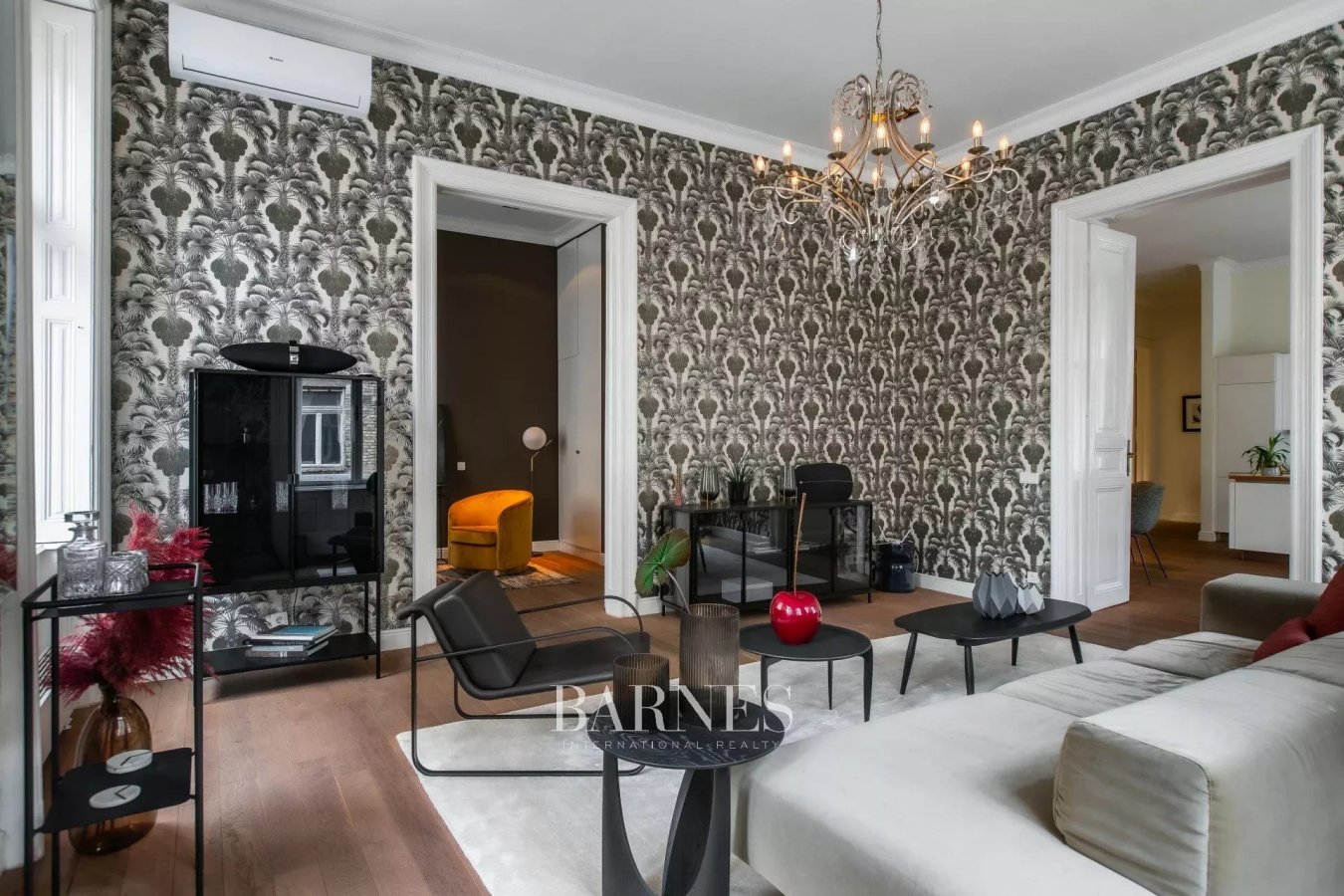 Luxury Apartment in the Heart of Budapest - Exceptional Investment Opportunity - picture 3