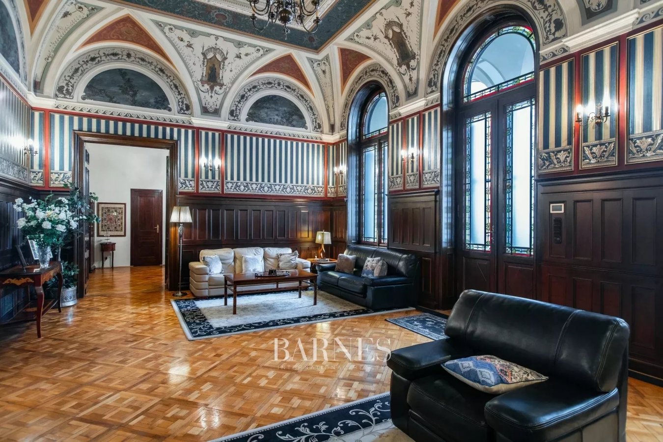 ​Beautifully restored 'true to age' bourgeois residence close to Andrássy Avenue - picture 19