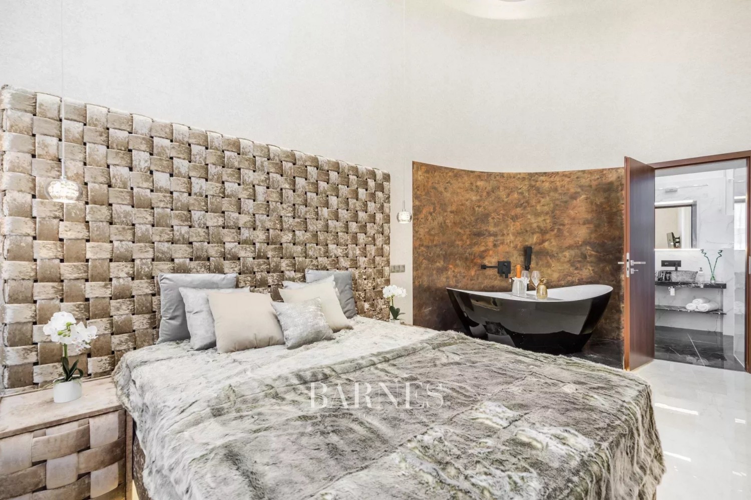 Two Airbnb apartments for sale in the 7th district, with windows facing Dohány Street - picture 8