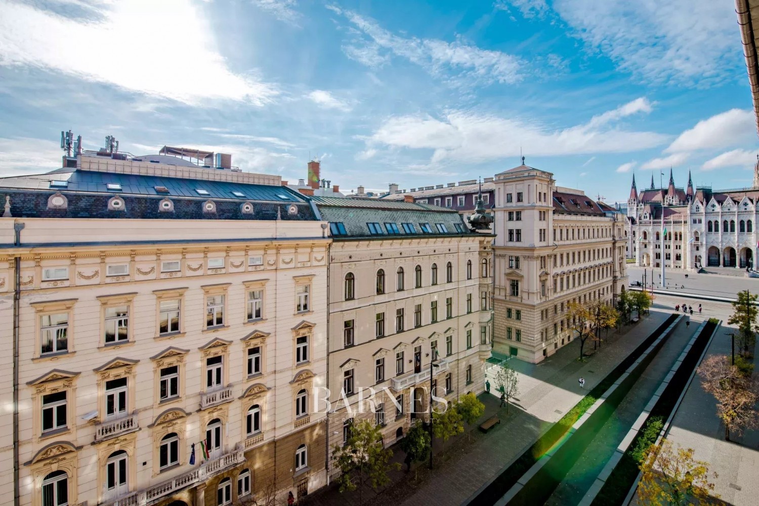 Parlament milieu - picture 7