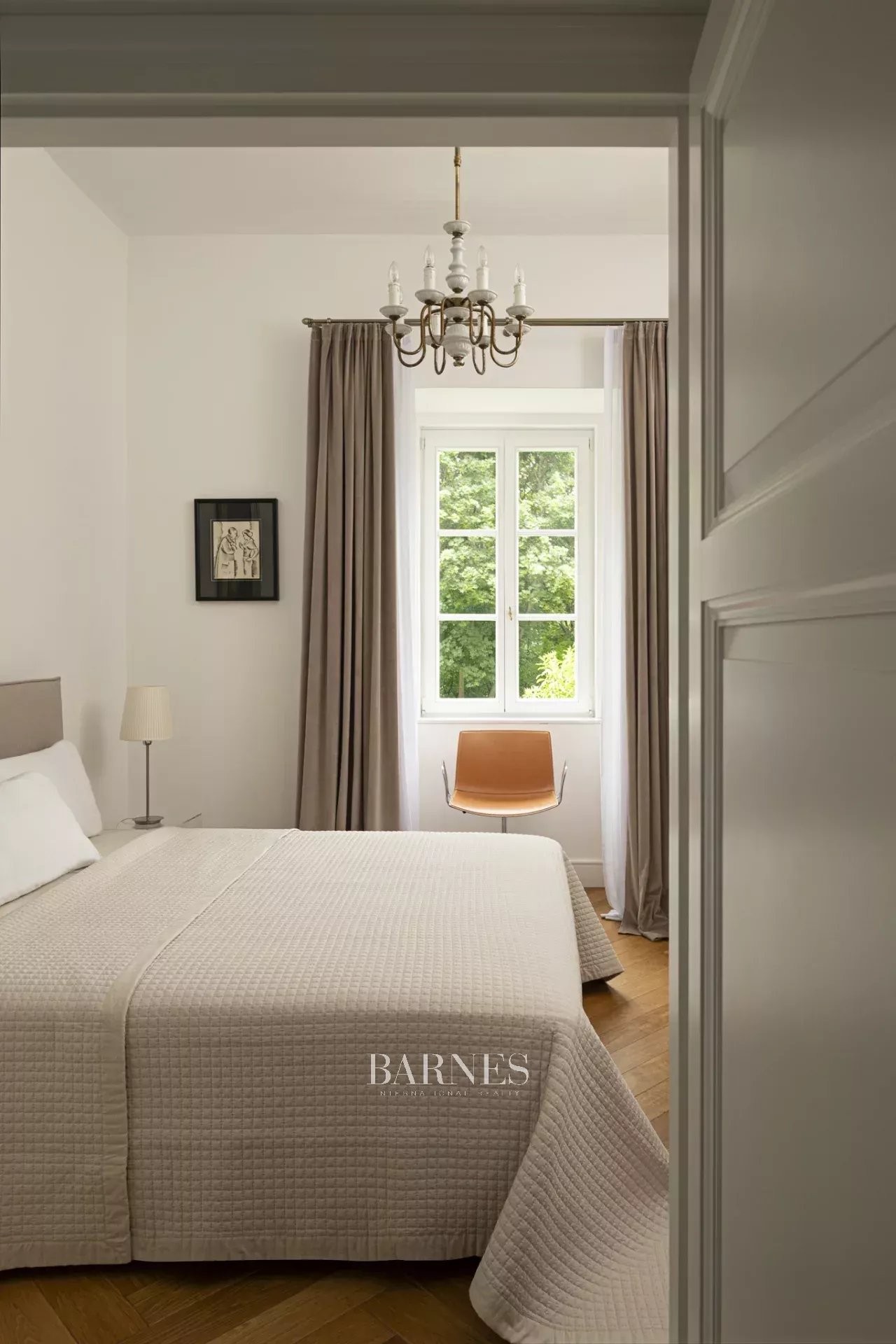 Elegantly renovated listed monument villa in the exclusive villa district of Hárshegy - picture 17