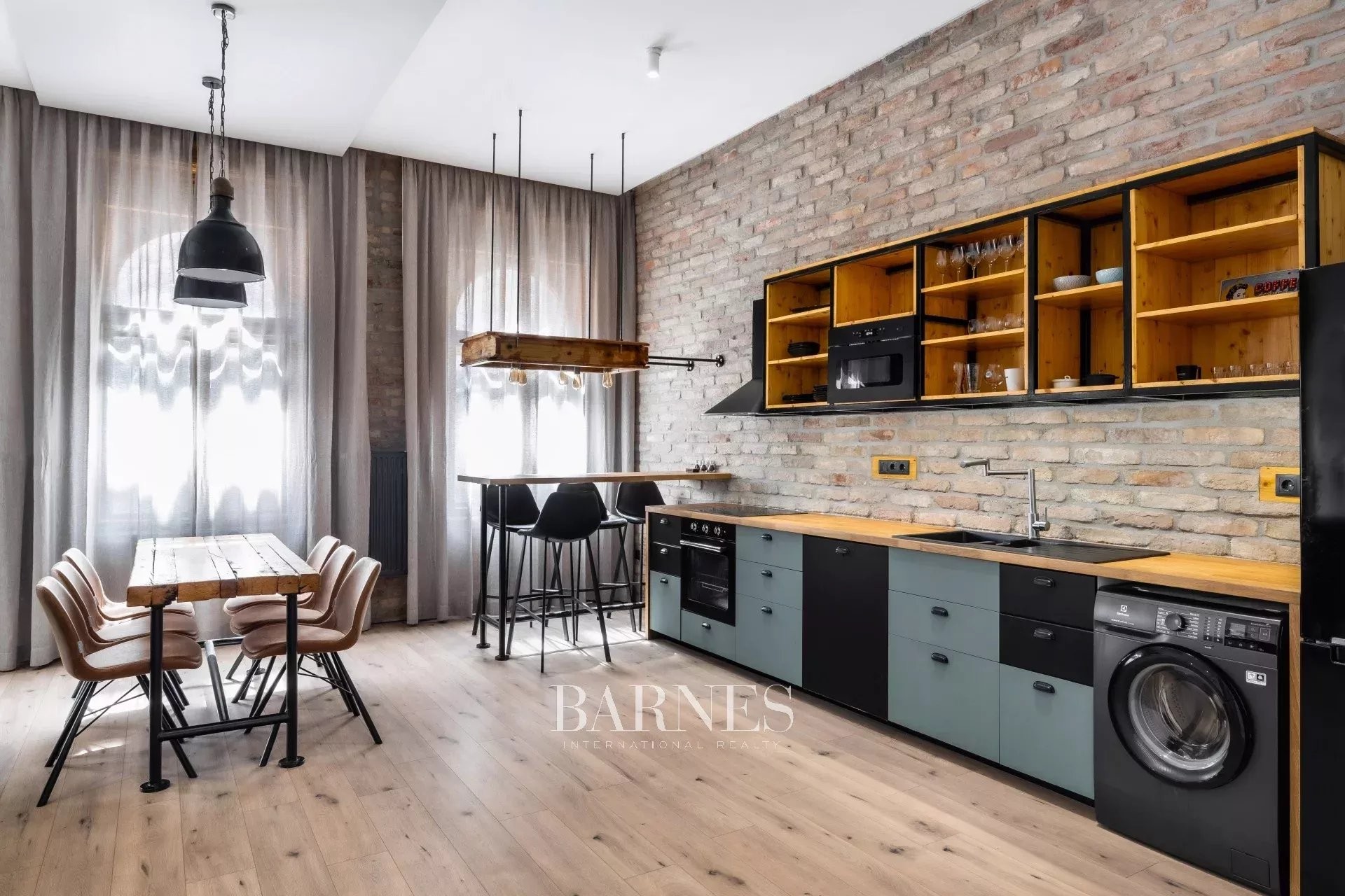 Unique loft apartment close to the Dohány Street Synagogue - picture 5