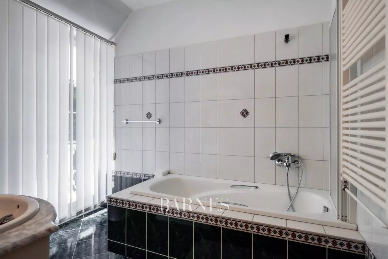 Classical panoramic family villa with exclusive Buda side location - picture 26