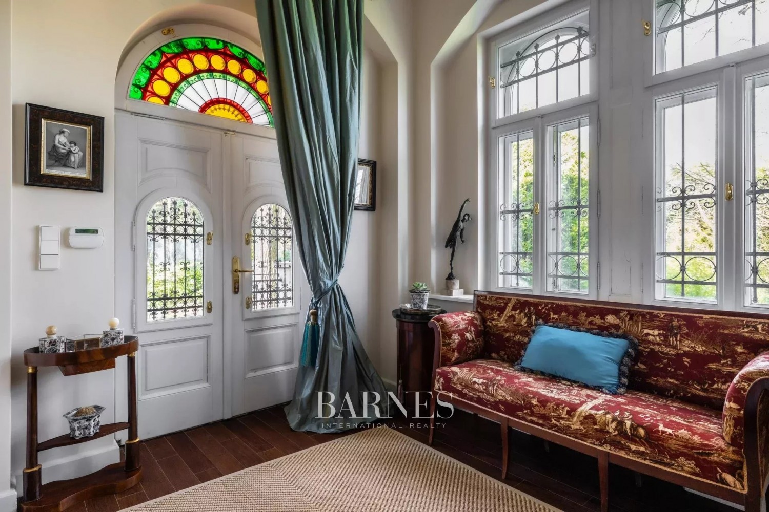 Swiss-Style Villa with Art Nouveau Motifs on Sváb hill - picture 16