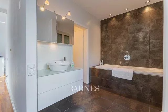 Kiadó 2 hálószobás, belső kétszintes penthouse apartman városi panorámával - picture 12