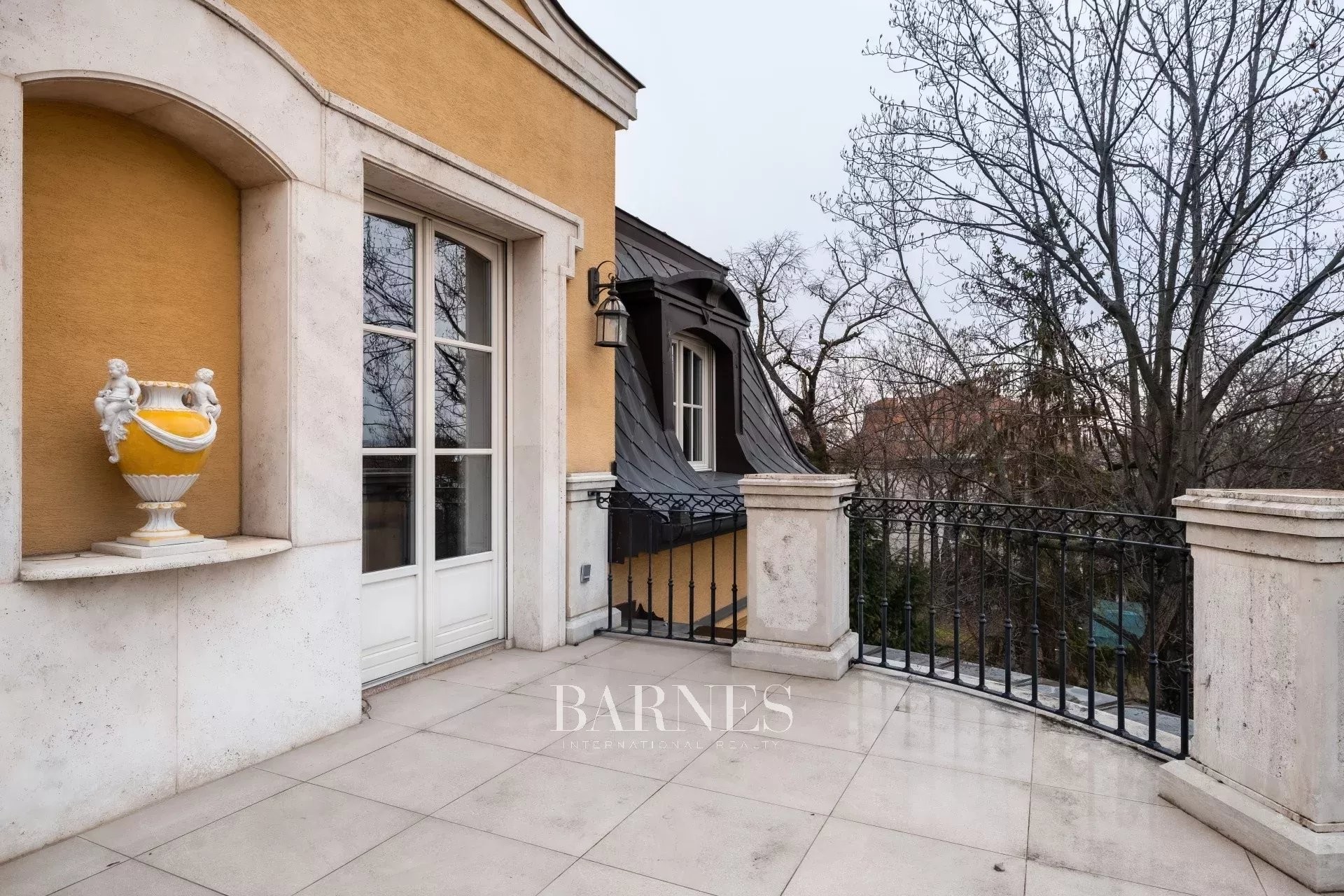 Premium Residential Apartment in Budapest’s 2nd District - picture 1