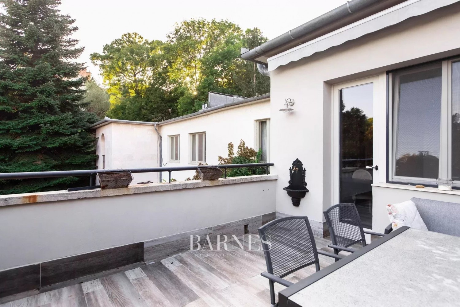 2 Bedroomed, Furnished Apartment in Bauhaus Villa - picture 19
