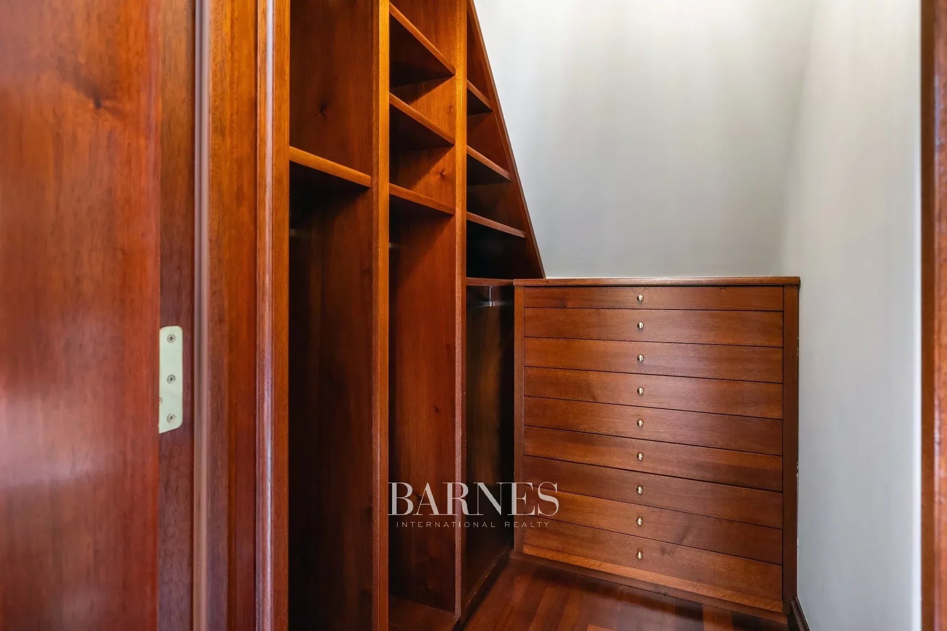 Tágas, elegáns hagulatú luxuslakás a II. kerület zöldövezetében - picture 21