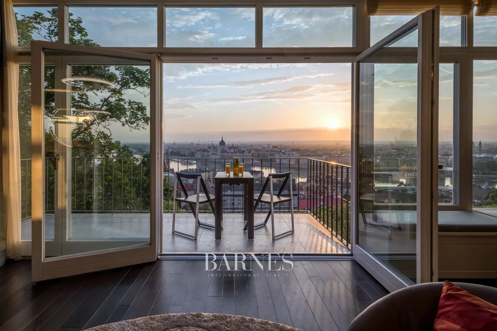 Lélegzetelállító panoráma a Várnegyed presztízs lakosztályából - picture 1