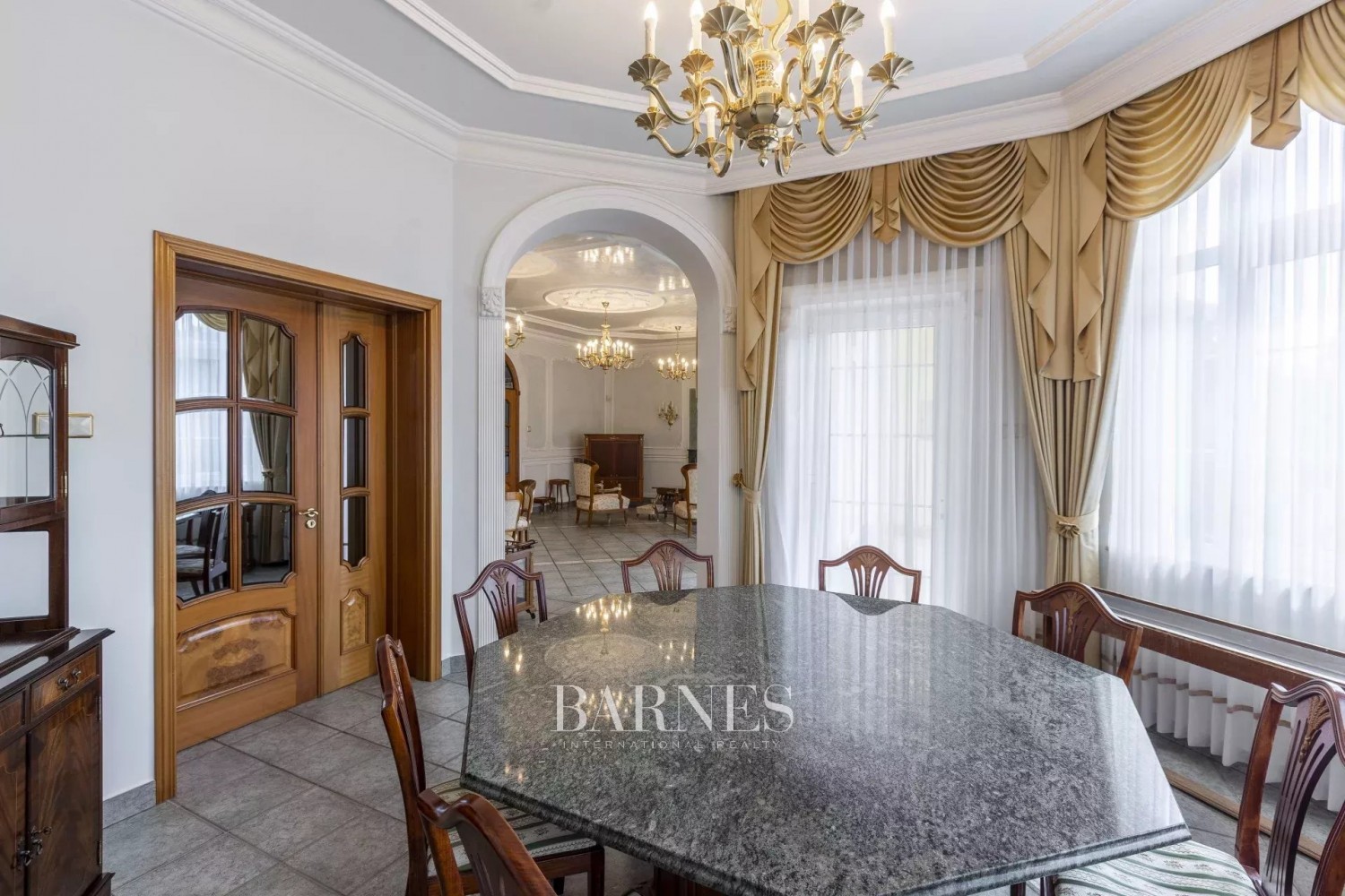 Residency for sale in the 2nd District - picture 10