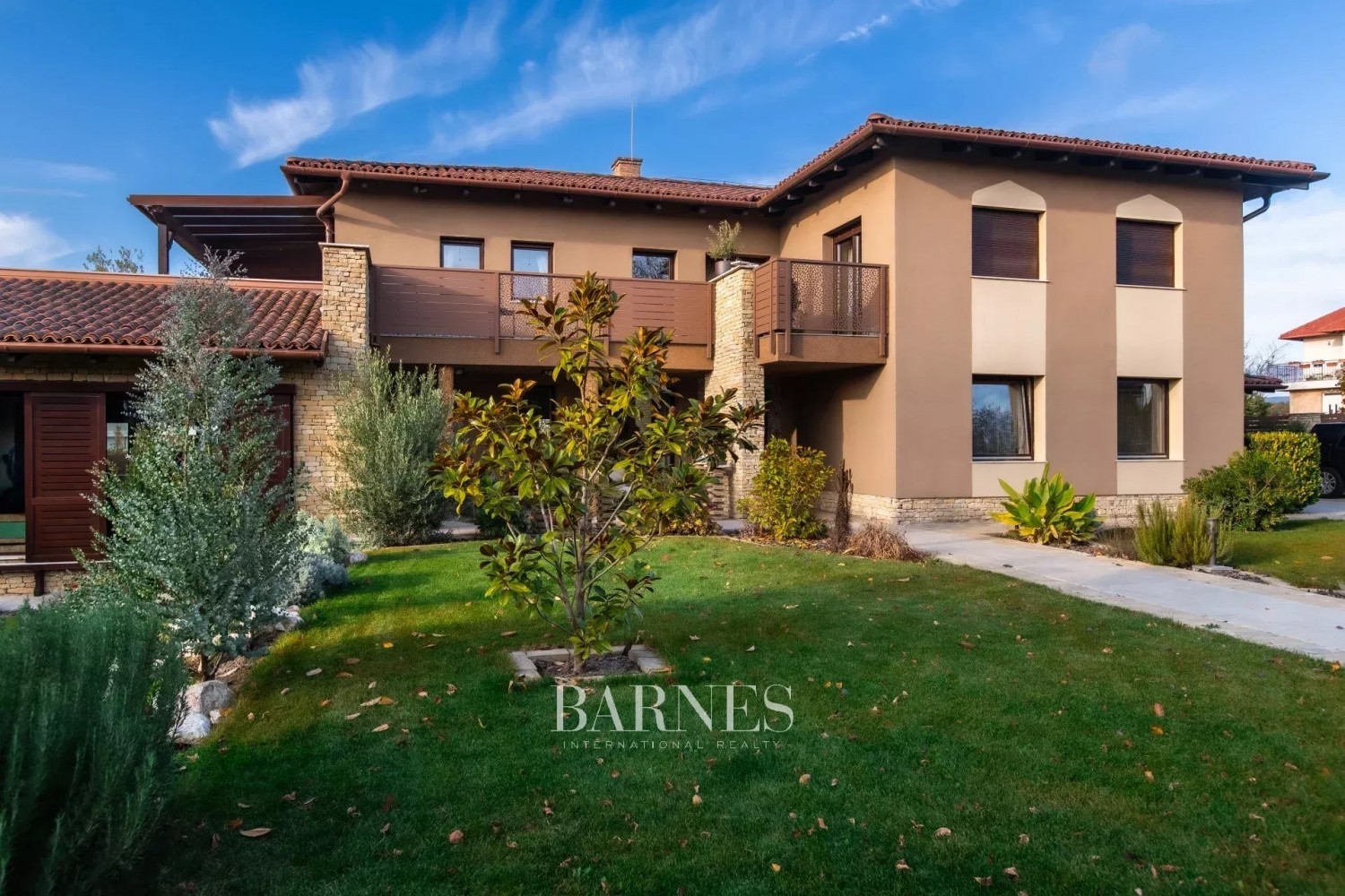 Resort-stílusú családi villa: a kikapcsolódás és a feltöltődés luxusszigete - picture 34