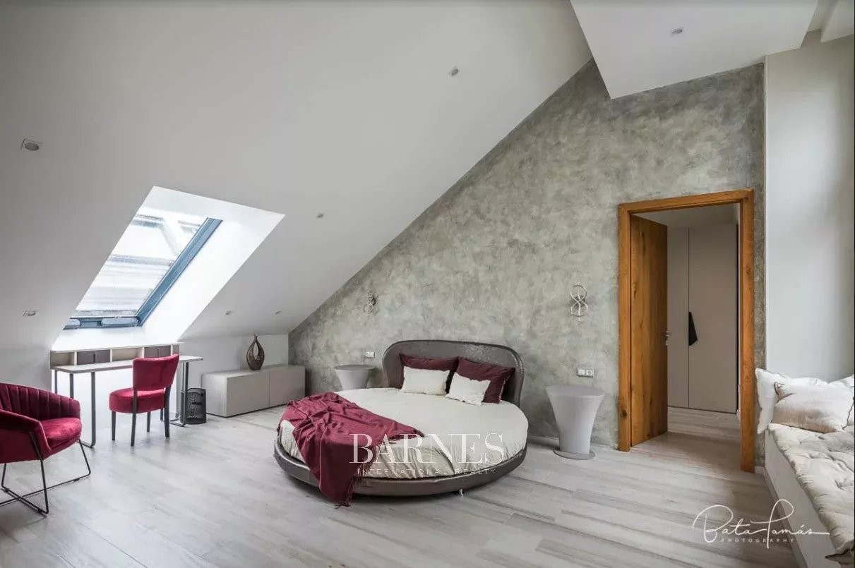 3-bedroom penthouse with roof terrace and panoramic view to  Basilica - picture 10