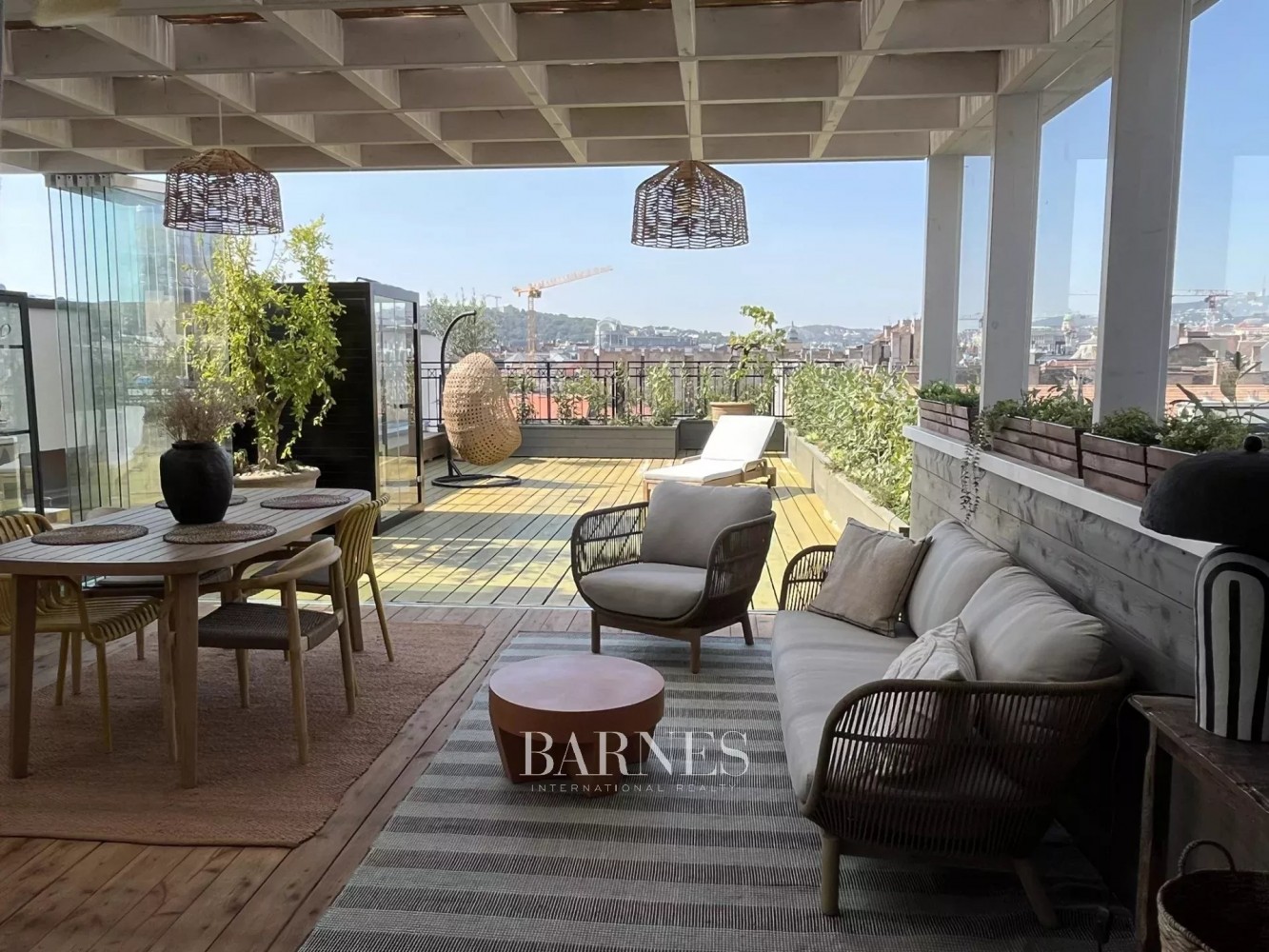 Kiadó három hálós, PANORÁMÁS, dupla teraszos lakás, heti takarítással a belvárosban! - picture 5