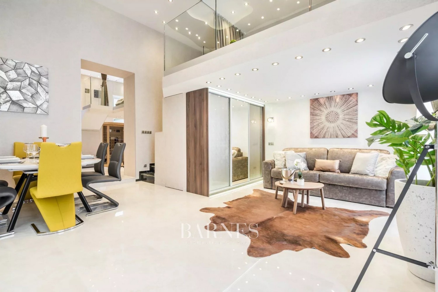 Two Airbnb apartments for sale in the 7th district, with windows facing Dohány Street - picture 1