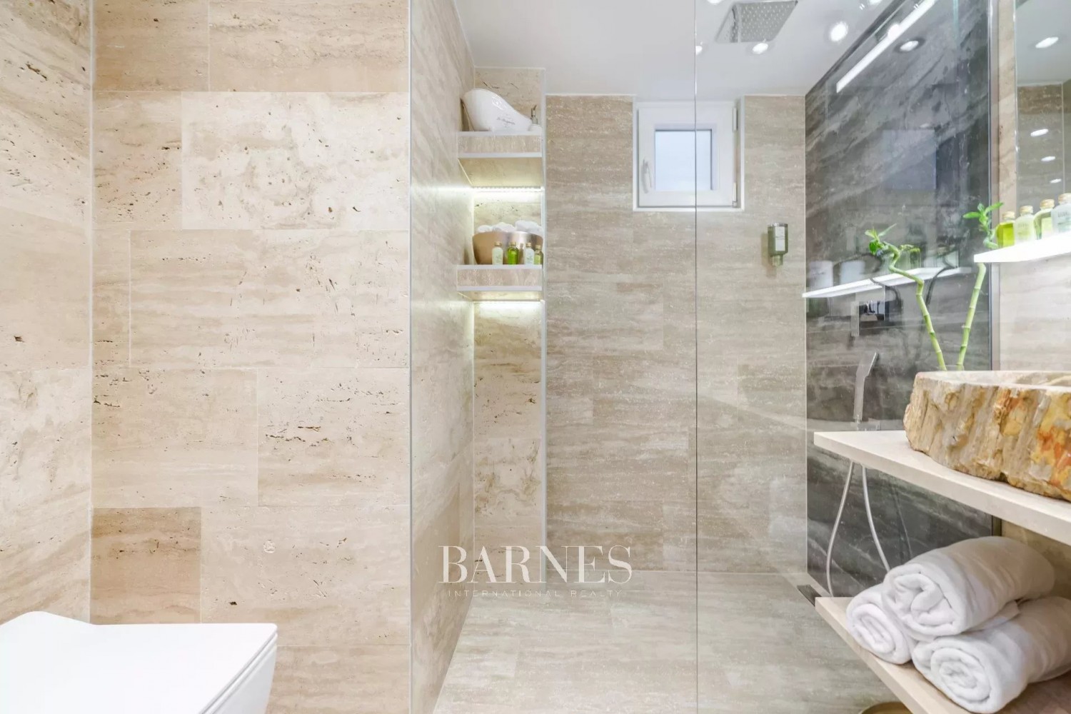 Two Airbnb apartments for sale in the 7th district, with windows facing Dohány Street - picture 27