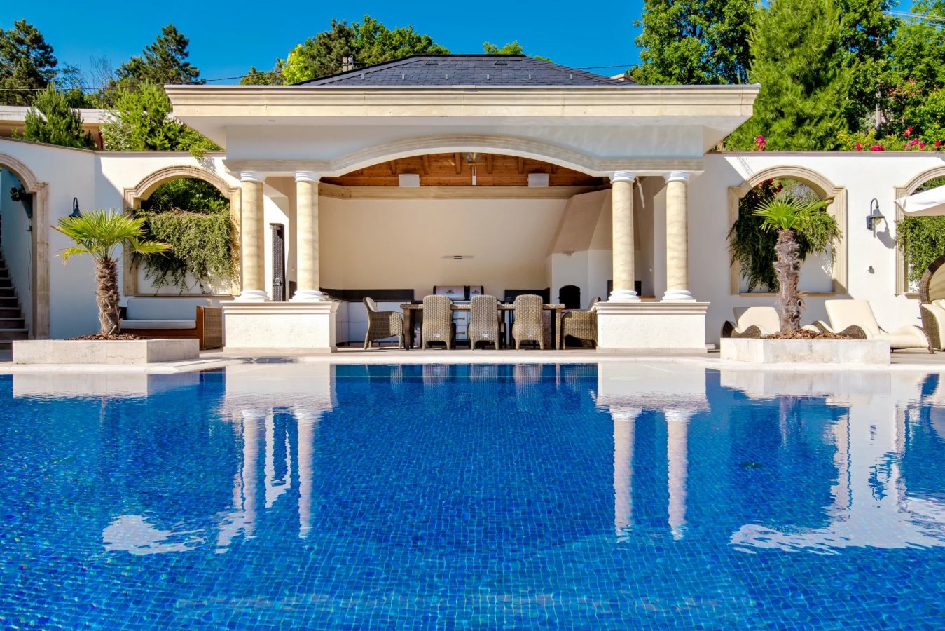 American-style Family Villa in II. District Budapest - picture 1