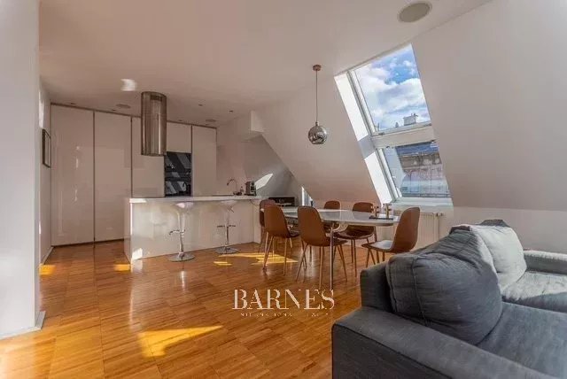 Kiadó 2 hálószobás, belső kétszintes penthouse apartman városi panorámával - picture 2