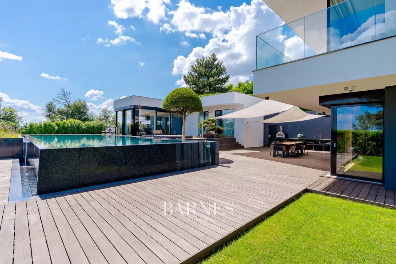 Exclusive Luxury Villa with Breathtaking Panoramic Views for Sale - picture 4