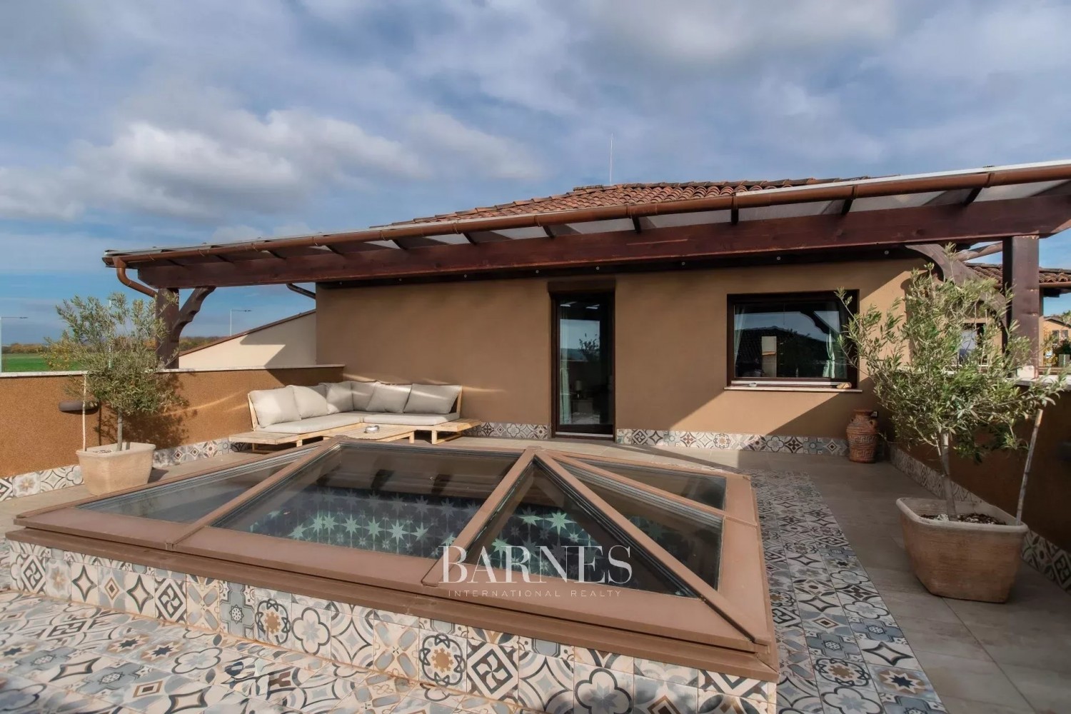 Resort-stílusú családi villa: a kikapcsolódás és a feltöltődés luxusszigete - picture 27