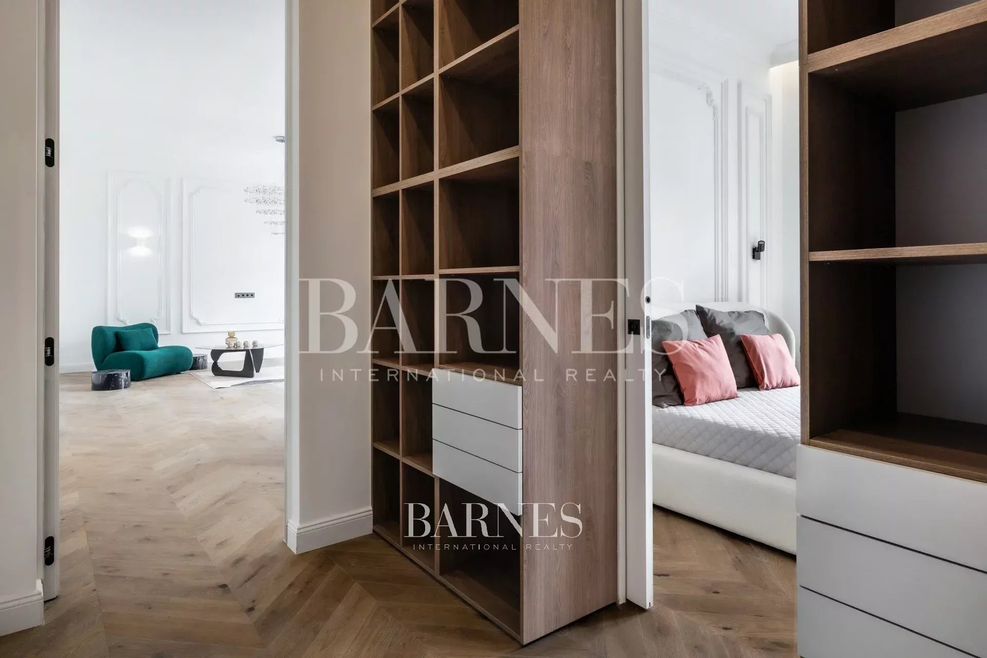 Elegant Two-Bedroom Home with Smart Features on Paulay Ede Street - picture 6