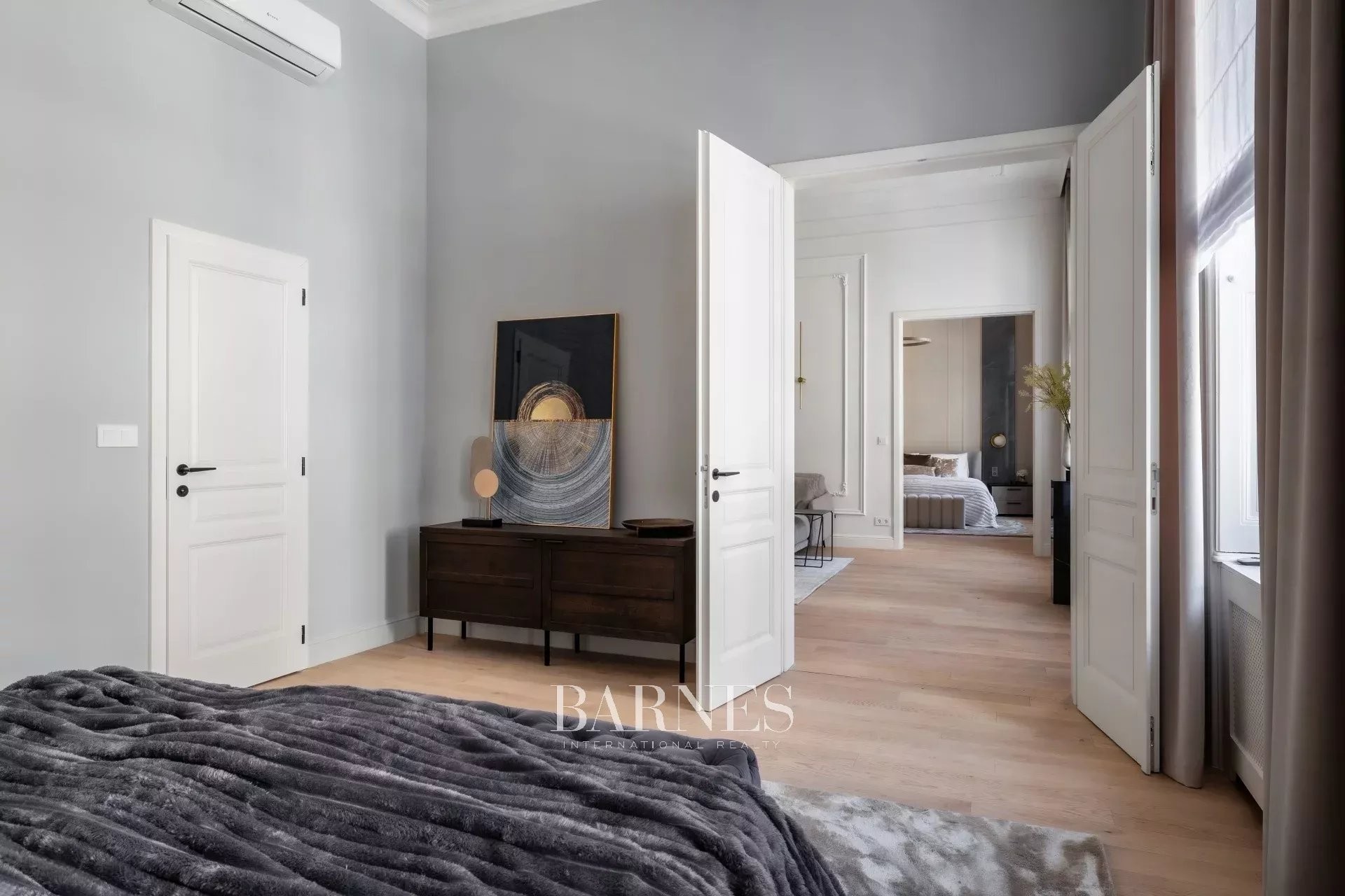 EXCLUSIVE LUXURY APARTMENT ON VÁCI STREET – PREMIUM QUALITY, TIMELESS ELEGANCE - picture 15