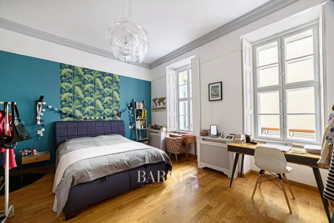 Windows overlooking Károlyi Garden: Parisian atmosphere in the downtown - picture 11