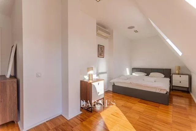 Kiadó 2 hálószobás, belső kétszintes penthouse apartman városi panorámával - picture 13