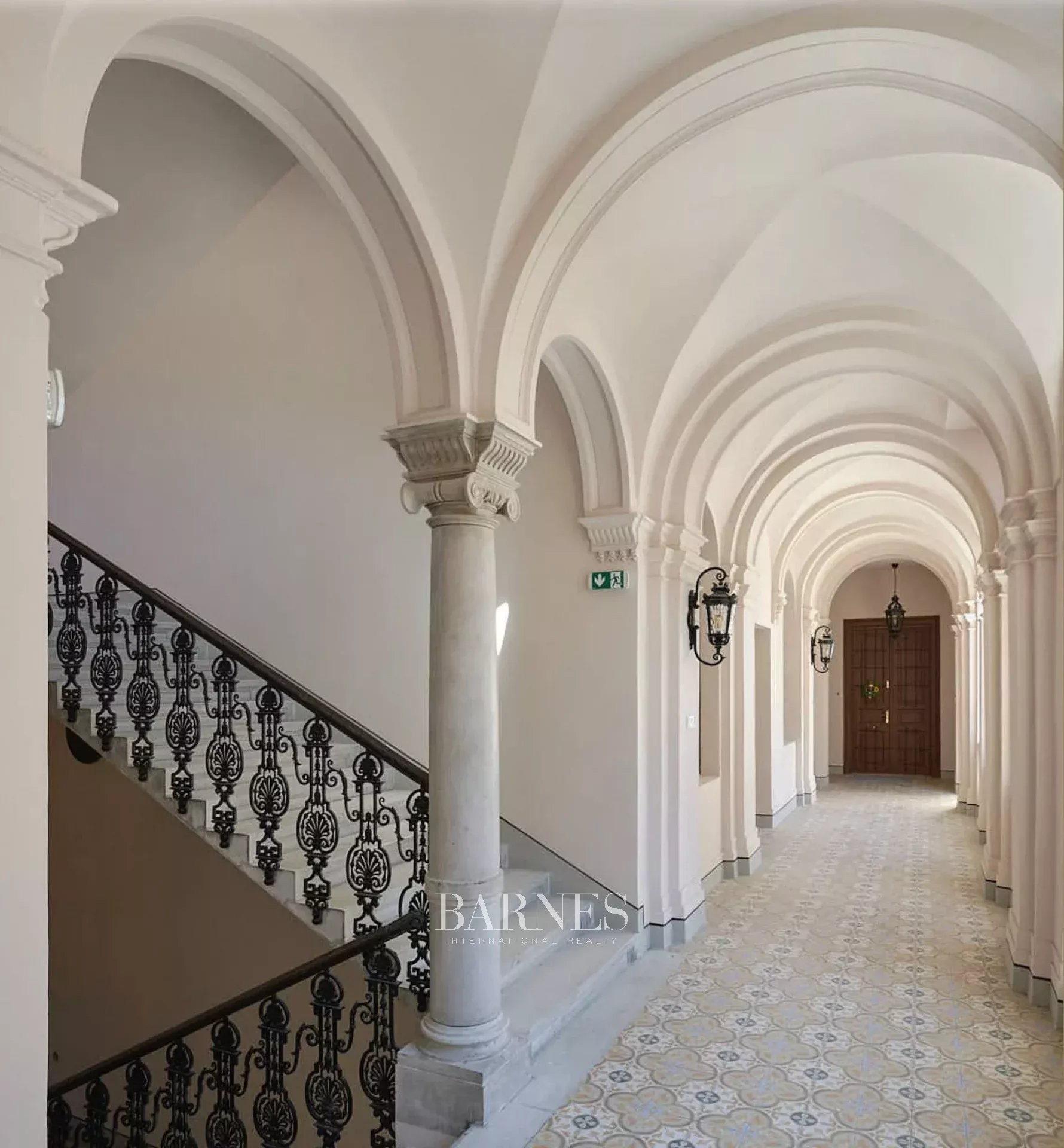 Klasszikus elegancia a Kodály Körönd ikonikus palotájában - picture 16