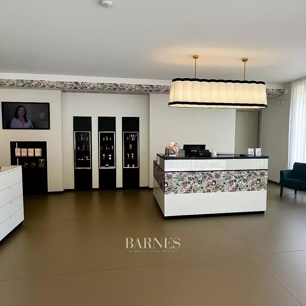 Kiadó irodaépület/cégközpont a XII. kerületben, az Orbánhegyen - picture 2