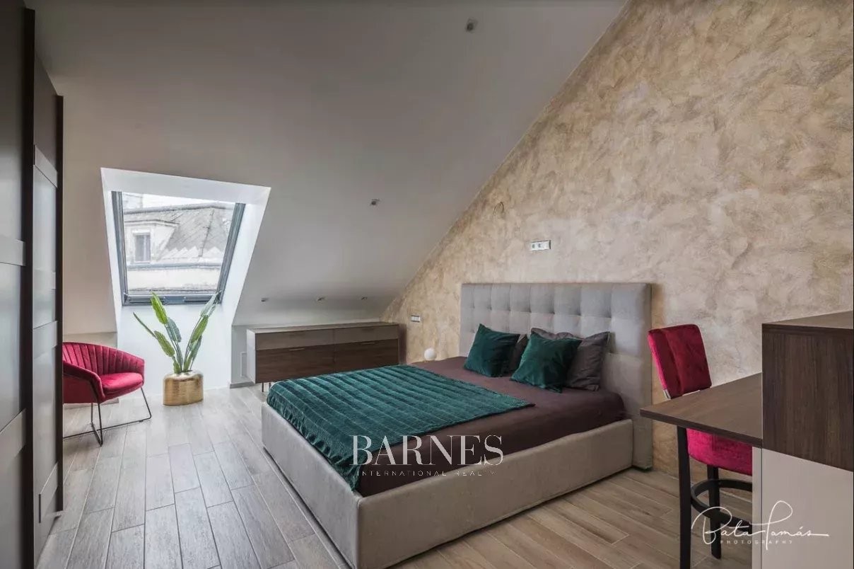 3-bedroom penthouse with roof terrace and panoramic view to  Basilica - picture 16