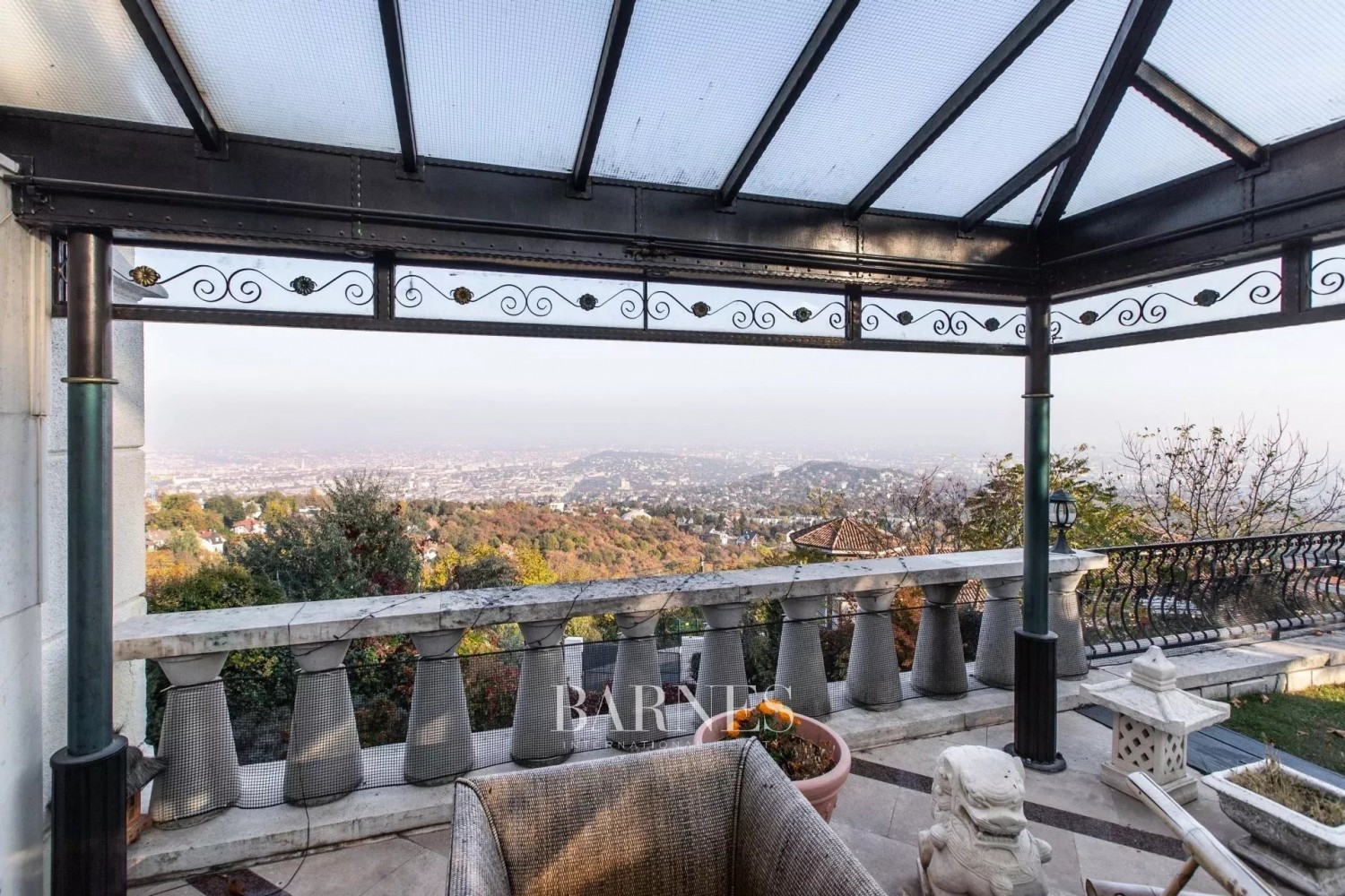 Prestigious villa on Széchenyi Hill with breathtaking panoramic view - picture 11