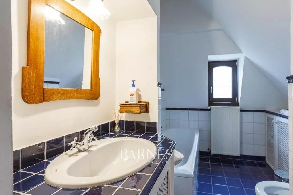 For Rent: An Exceptional Grand-Style Three-Bedroom Penthouse Overlooking Heroes’ Square - picture 23